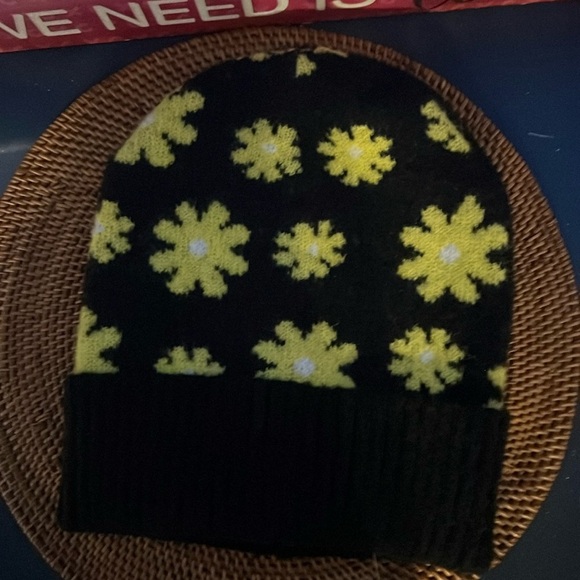 Beanie - Picture 1 of 3